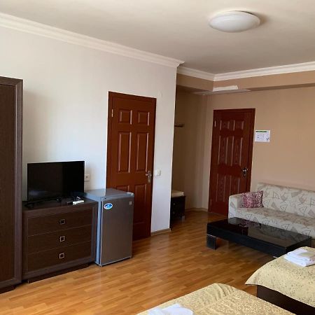 Prestige Hotel Batoumi Extérieur photo