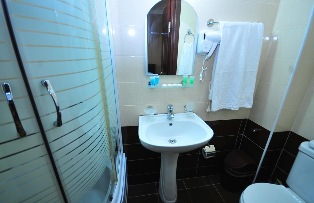 Prestige Hotel Batoumi Extérieur photo