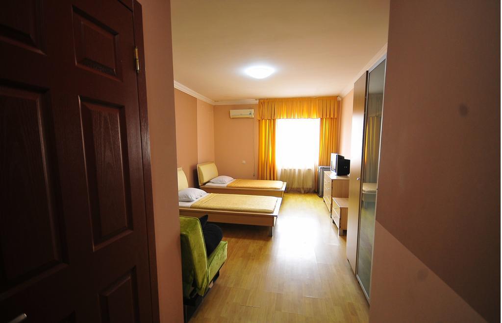 Prestige Hotel Batoumi Extérieur photo